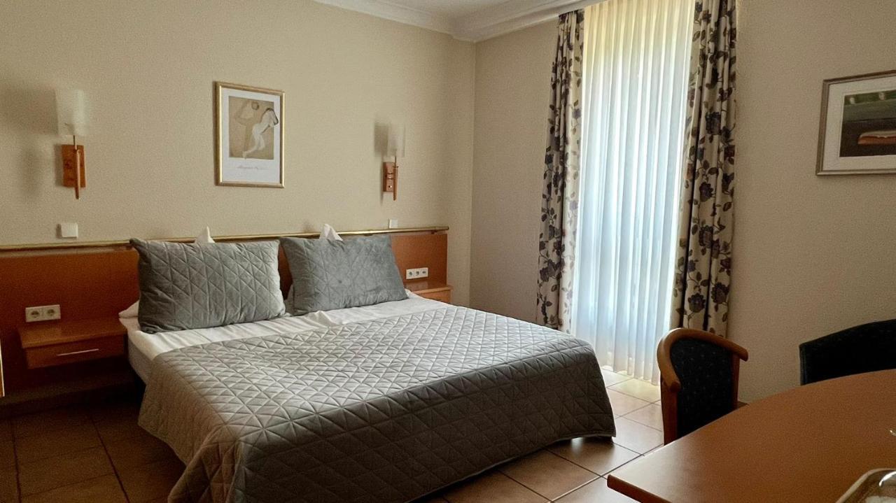 Hotel Victoria Dinslaken Esterno foto